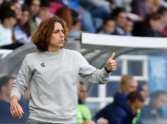 你行你上!批评教练的记者,真成了教练……